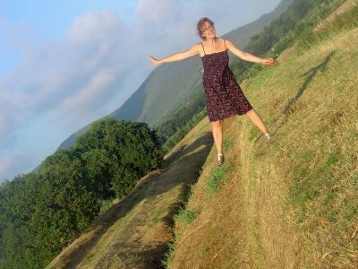 Maremma toscana, San Vincenzo.
Accentuazione dell'espressività. L'inclinazione dell'inquadratura, la posa della figura e la sua tesione corporea inquietano l'equilibrio tensivo dell'immagine.