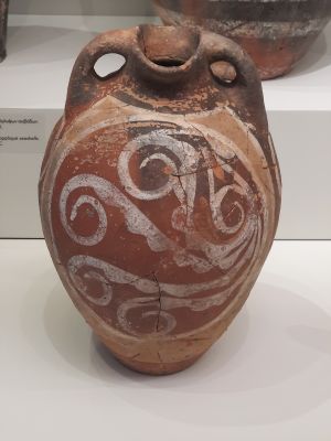 Fig. 6. Un vaso con una stilizzazione dei tentacoli simili a quelli della fruttiera che sono più seghettati per entatizzare a mò di ingranaggio la rotazione.